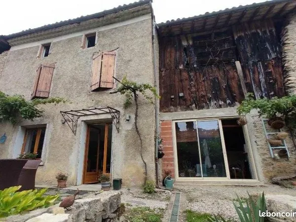 Maison de village avec jardin à 6km de Montségur 2km fontaine Fontestorbes