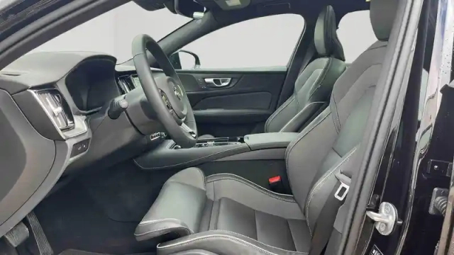 Volvo V60 t6 awd hybride rechargeable 253 ch + 145 ch geartronic 8 — photo 12