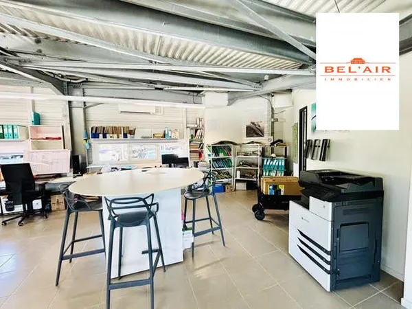 RIVIERE SALEE : GRAND LOCAL PROFESSIONNEL