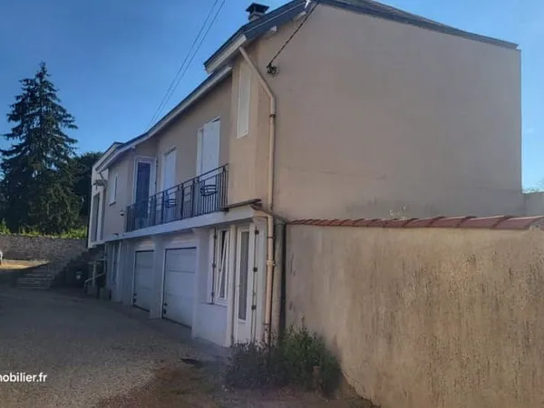 Maison rénovée avec terrain centre ville.