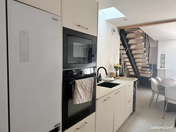Maison rénovée moderne en pierre