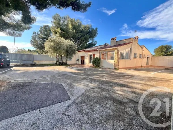 Local 6 pièces 134 m²