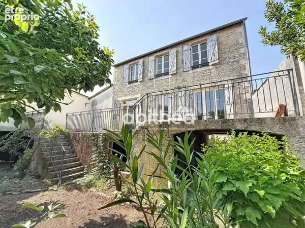 Ruffec Maison de ville 178 m2 3 chambres