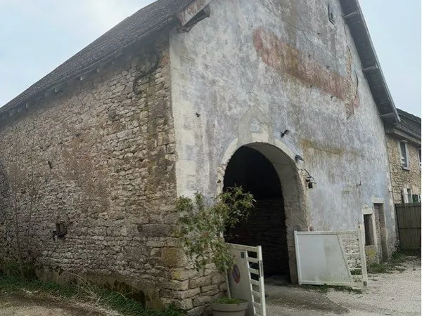 Local à louer - 3 niveaux - Fort potentiel après travaux