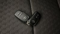 Toyota Yaris 116h Collection 5p MY22 — photo 16