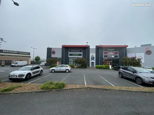 Local commercial 250 m²