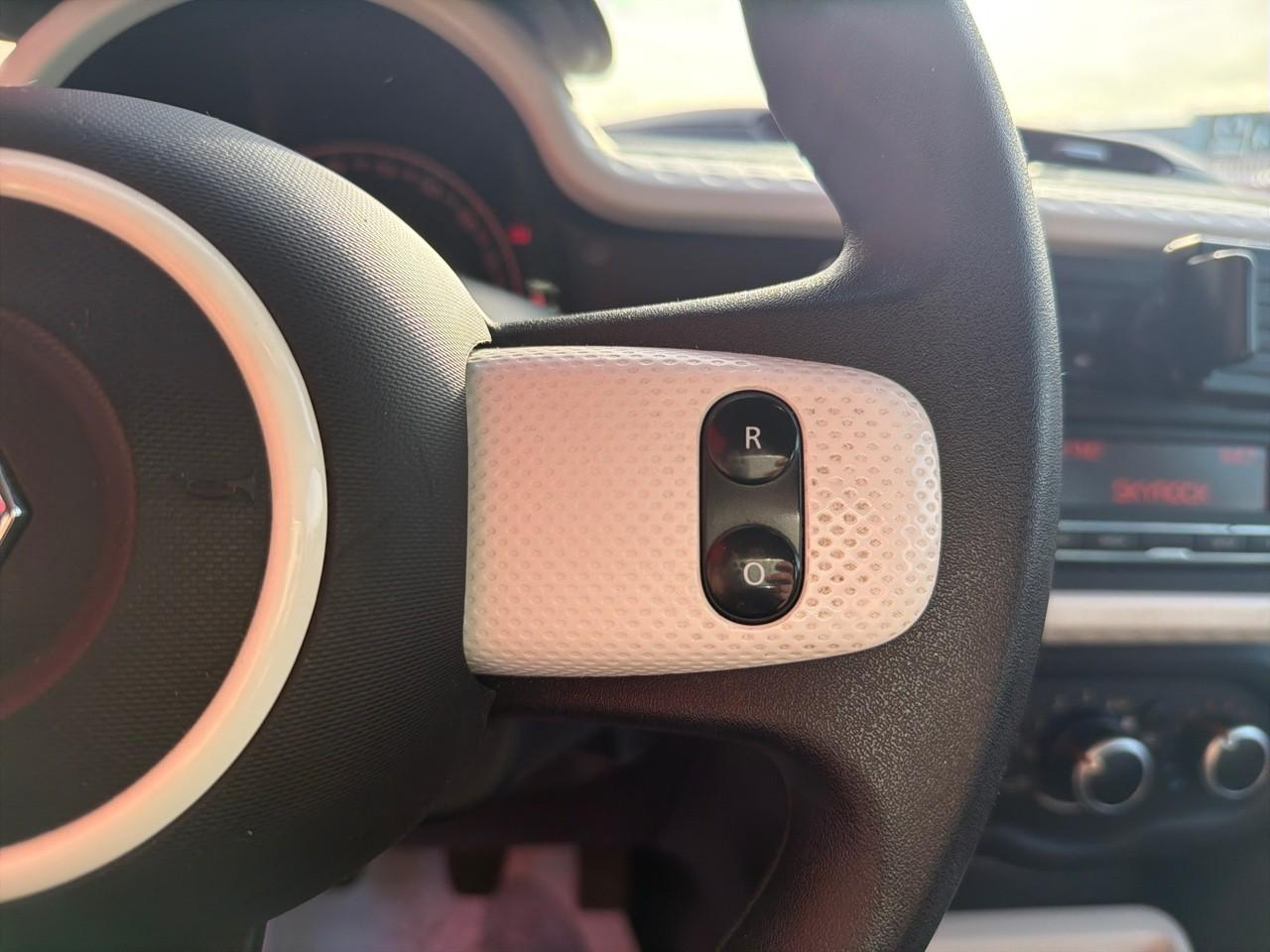Renault Twingo 1.0 sce 70 e6c limited — photo 14