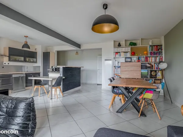 Appartement • Dardilly, Centre • Rez-de-Jardin avec grande terrasse et vue dégagée