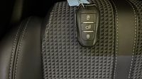Peugeot 2008 1.2 PureTech 130ch S&S GT EAT8 — photo 16