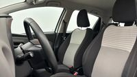 Toyota Yaris 100h France Business 5p RC18 — photo 12