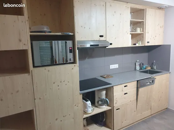 2 chambres séparées. Entièrement remis à neuf par des artisans locaux. Résidence VAL SOLEIL