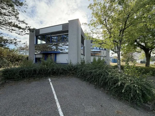 MIXTE ACTIVITES-BUREAUX à LOUER