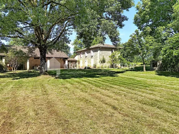 Maison 8 pièces 280 m²