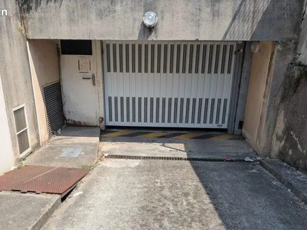 Garage fermé à louer - Agen centre