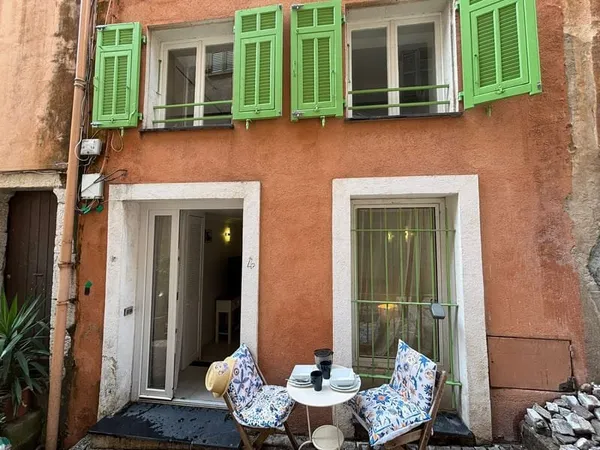 EXCLUSIVITE - DUPLEX RÉNOVÉ AU CENTRE HISTORIQUE DE VILLEFRANCHE-SUR-MER A DEUX PAS DES PLAGES