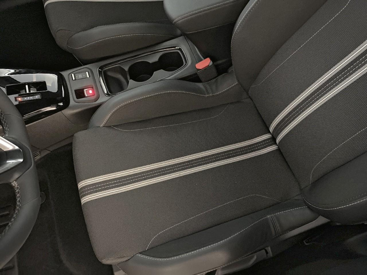 Opel Corsa 1.2 turbo hybrid 145 ch autom gs — photo 9