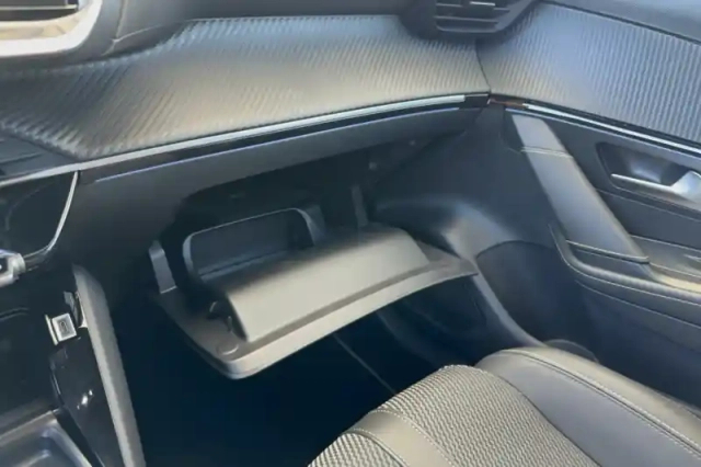 Peugeot 208 hybrid 100 e-dcs6 — photo 24