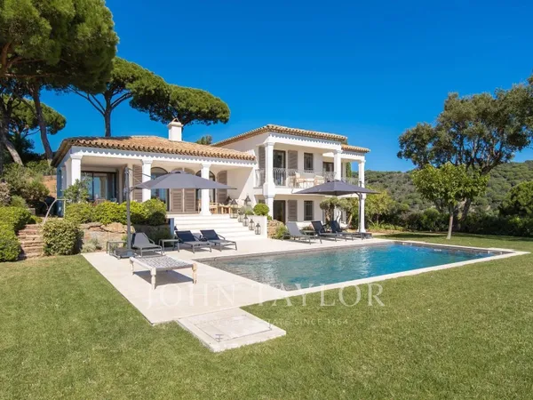 Gigaro / Ramatuelle — Propriété de 4 chambres, domaine privé et vue mer panoramique