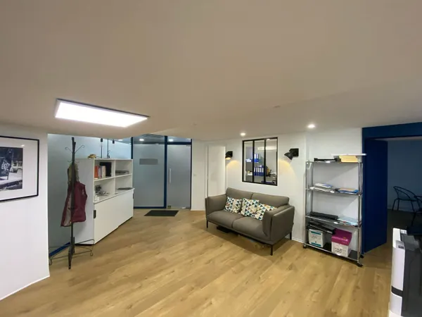 Local professionnel 82 m²