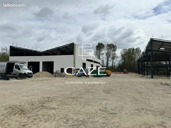 Local 182 m² Carbon-Blanc