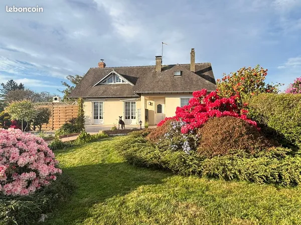 Maison familiale avec sous sol complet et terrain