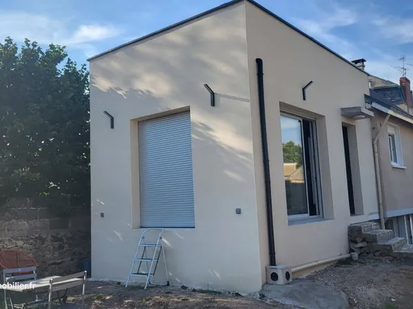 Maison rénovée avec terrain centre ville.