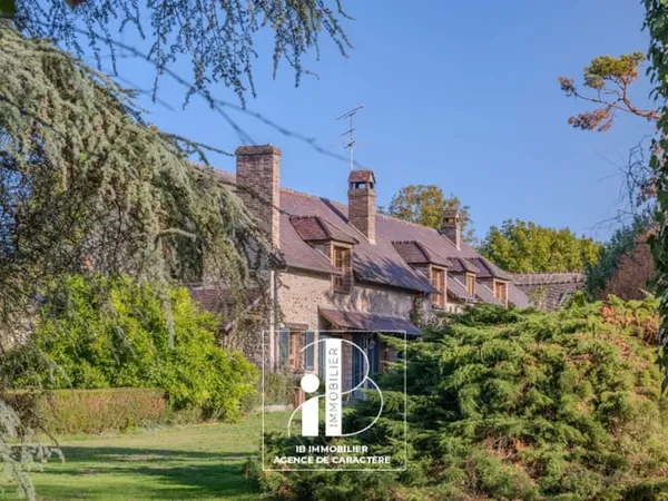 PROCHE FONTAINEBLEAU - PROPRIÉTÉ DE CARACTÈRE 354 M² - MAISON D'AMIS, DÉPENDANCES ET PISCINE - JARDI
