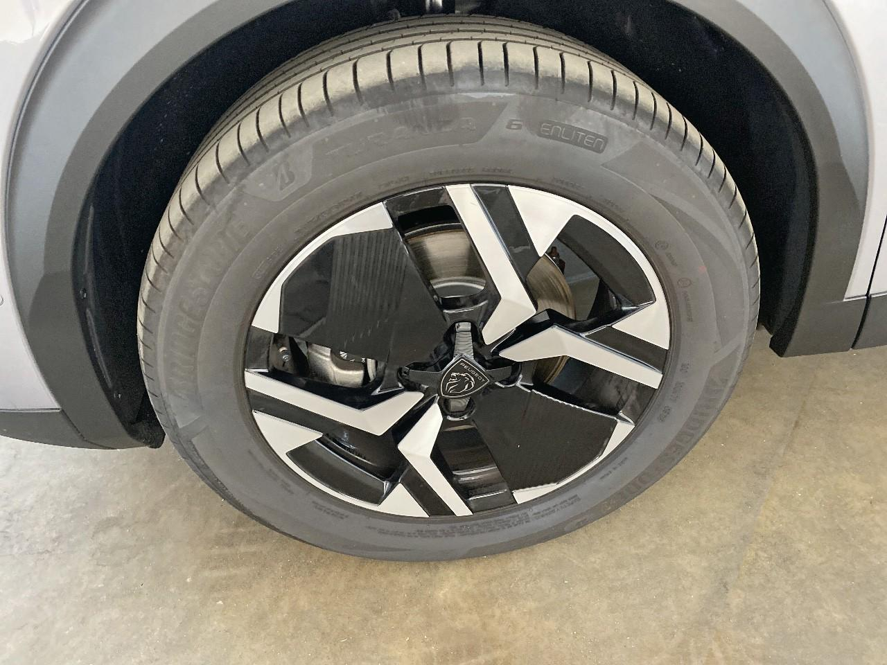 Peugeot 2008 hybrid 145 ch e-dcs6 allure — photo 11