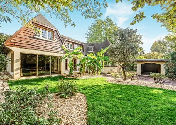 Maison 10 pièces 310 m²