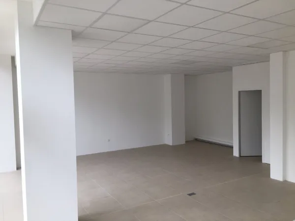 Local commercial 1 pièce 48 m²