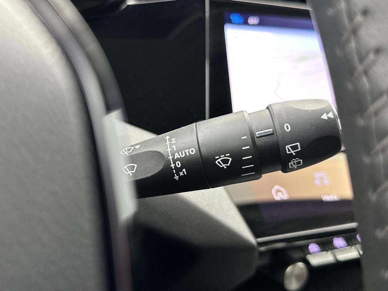 Peugeot 308 hybrid 145 e-dcs6 allure — photo 18
