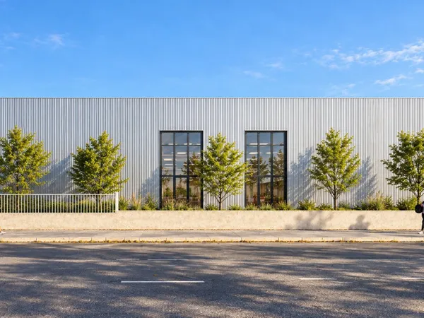 Local commercial 3 pièces 1800 m²