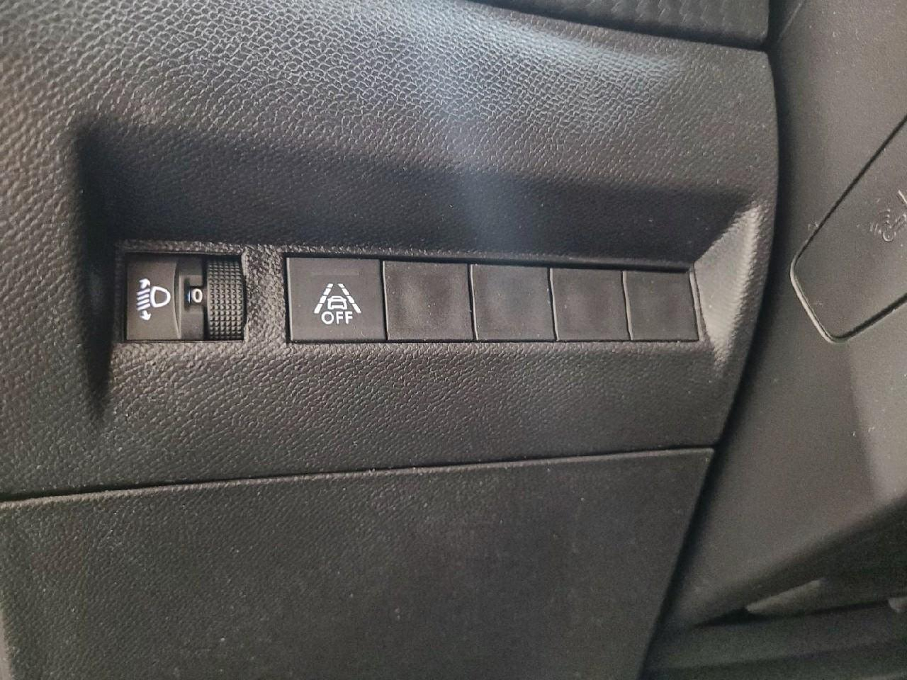 Peugeot 2008 electrique 136 ch allure pack — photo 23