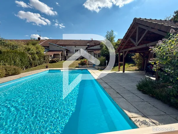 Maison 7 pièces 231 m²
