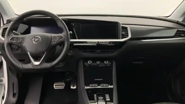 Opel Grandland hybrid 225 ch bva8 gs — photo 10
