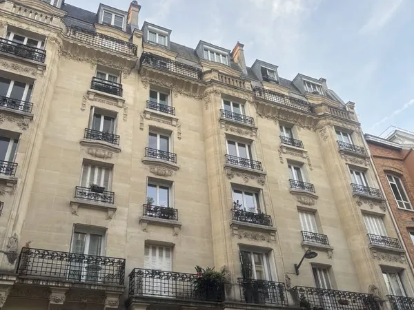 PLACE VOLTAIRE