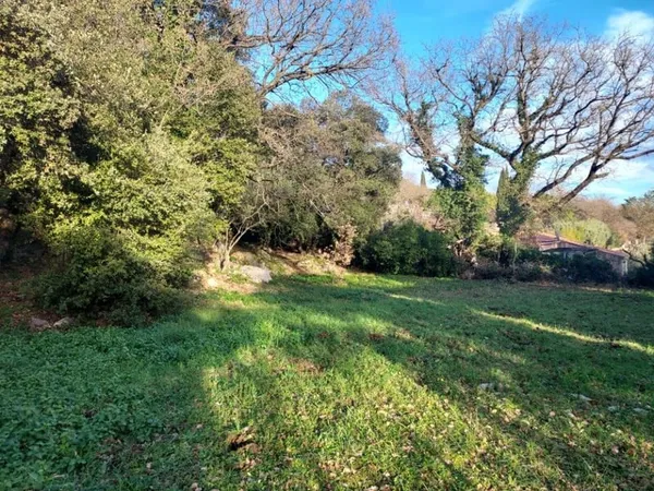 Terrain 910 m²