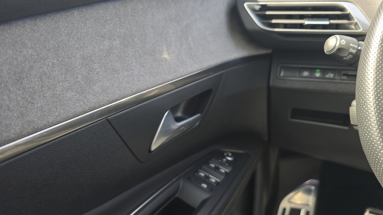 Peugeot 3008 Puretech 130ch S&amp;S EAT8 — photo 18