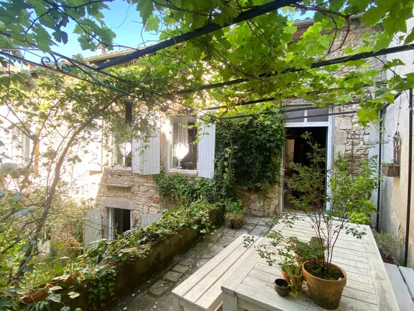 Vends maison avec jardin