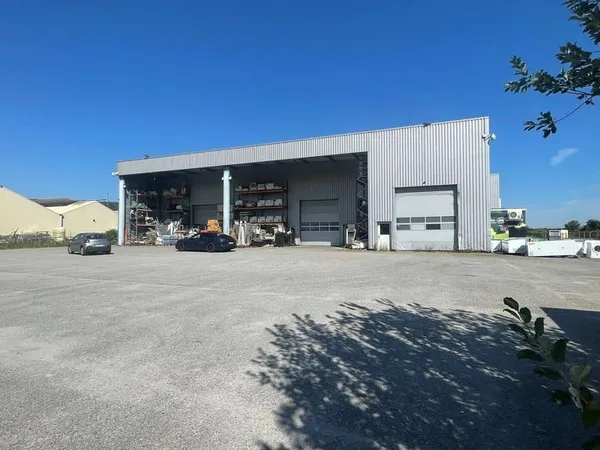 Local d'activité 1667 m²