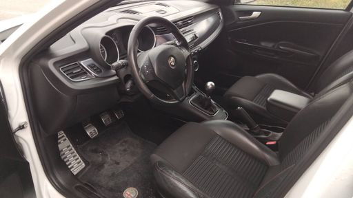 Alfa Romeo Giulietta 2.0 JTDm 140 - Distinctive – 2012 – 121144 km – Diesel – Boîte Manuelle — photo 21