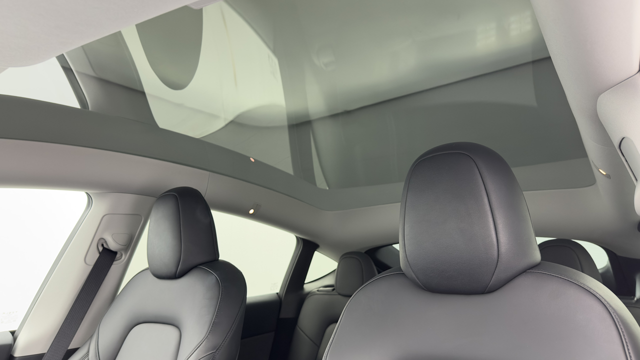 Tesla MODEL Y Standard RWD — photo 28