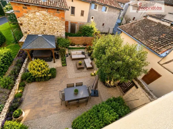 Grande maison de caractère avec appartement indépendant T3 , garage , terrasse , jardin non attena
