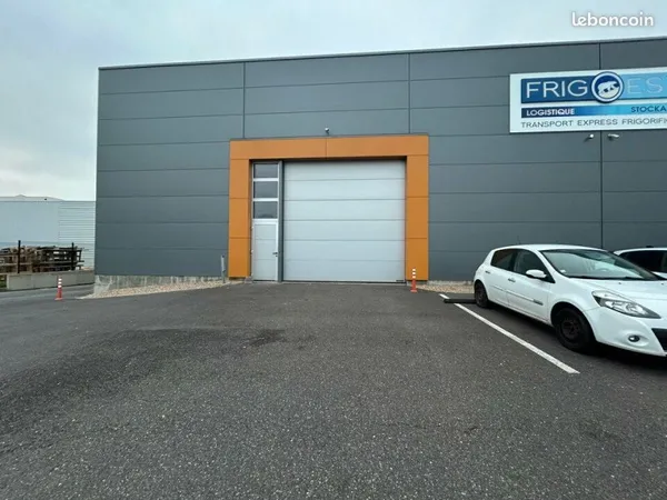 Local d'activité 560 m²