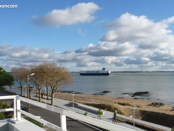Appartement meublé de 89 m², vue mer exceptionnelle, boulevard Albert 1er à Villès Martin