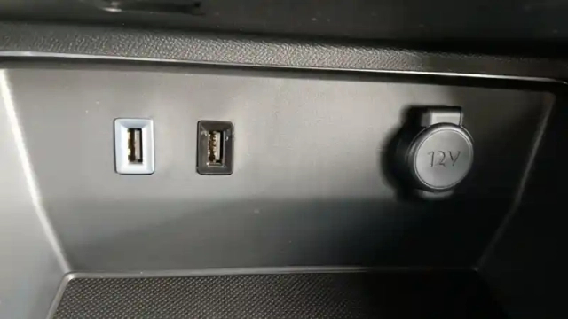 Citroën C5 Aircross hybride rechargeable 225 e-eat8 — photo 86