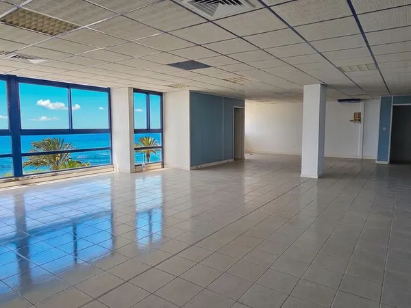 Bureau vue mer 170m2