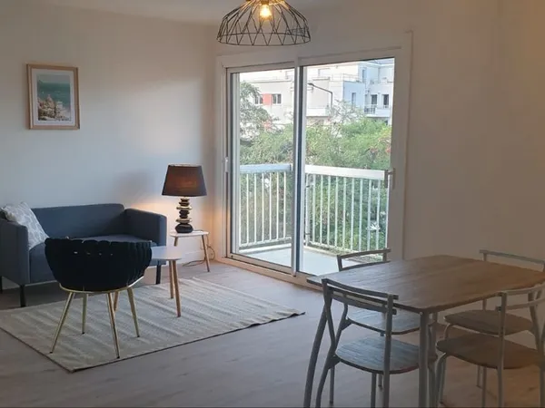 Chambre colocation vue dégagée dans T4 de 3 chambres