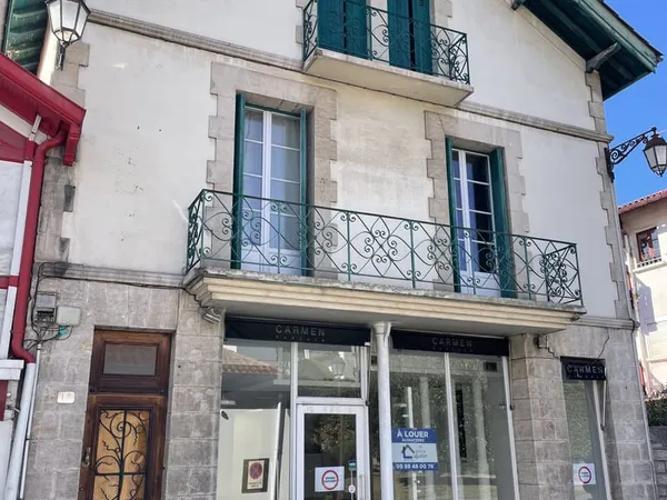 LOCAL COMMERCIAL/ PROFESSIONNEL DE 97 M2 HENDAYE COEUR DE VI
