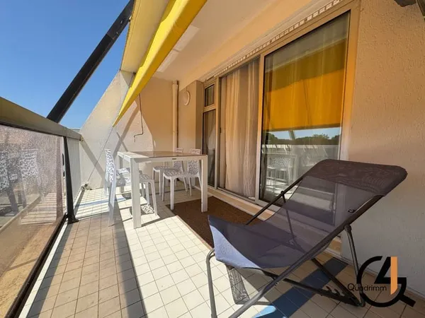 Studio avec cabine fermée, terrasse et parking